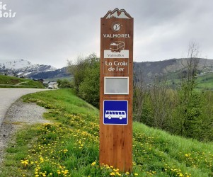 Signalétique touristique - Arrêt navette - Ski bus - Fabrication PIC BOIS
