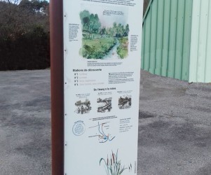 Totem B avec structure en métal – Janzé (35) PIC BOIS - Totem B avec structure en métal - Janzé (35)