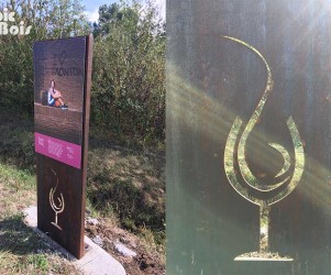 Totem E avec découpe traversante – Fronton (31) PIC BOIS - Totem E avec découpe traversante - Fronton (31)