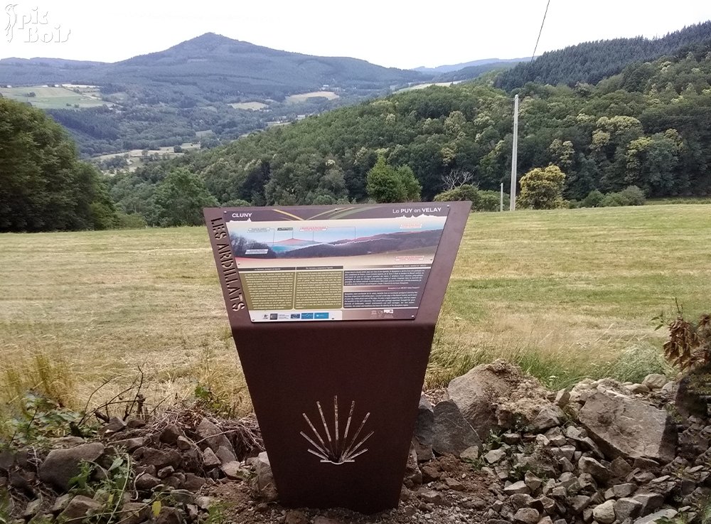 PIC BOIS - Table de lecture Sentier St Jacques de Compostelle - Monsols (69)