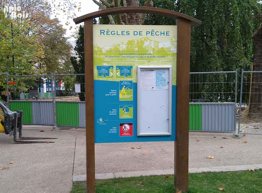 PIC BOIS - Panneau avec vitrine d'affichage Cité Jardins - Le Plessis Robinson (92)