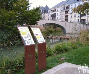 PIC BOIS - Tables de lecture en métal avec découpe traversante - Cité Jardins Le Plessis Robinson (92)