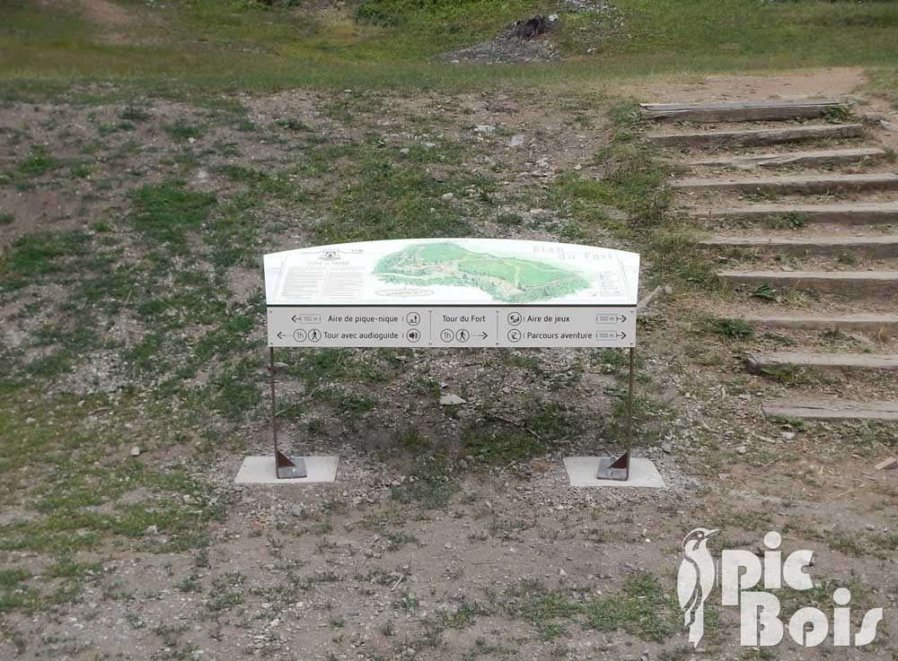 PIC BOIS - Table de lecture avec plan de site - Fort de Tamié (73)
