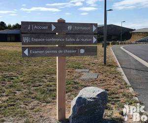 PIC BOIS - Panneaux directionnels en compact gravé - FD des Chasseurs de la Marne (51)