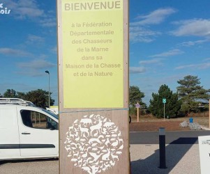 PIC BOIS - Totem d'accueil en compact gravé - FD des Chasseurs de la Marne (51)