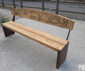 PIC BOIS - Banc en métal et bois, dossier thématique gravé - St Alban Leysse (73)