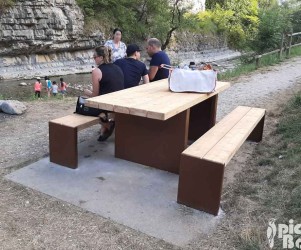 PIC BOIS - Table de pique-nique en métal et bois, plateau allongé pour PMR - St Alban Leysse (73)