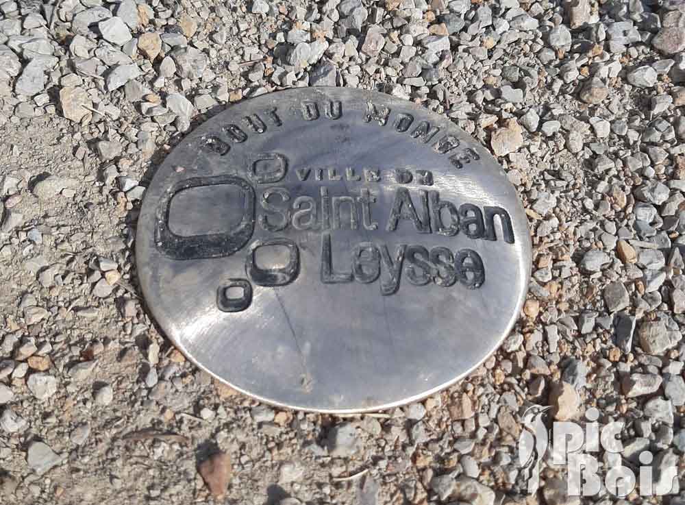 PIC BOIS - Jalon clou en bronze gravé - St Alban Leysse (73)