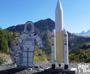 Signalétique touristique | Panneau photo et module de fusée Ariane