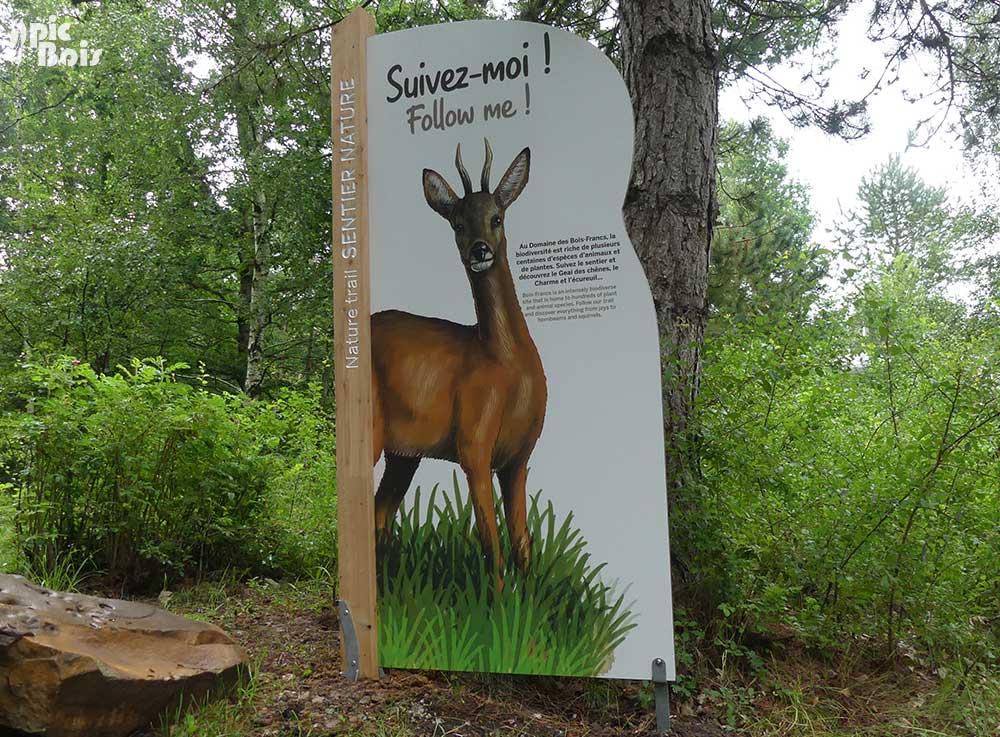 Signalétique touristique | Totem d'accueil illustration chevreuil