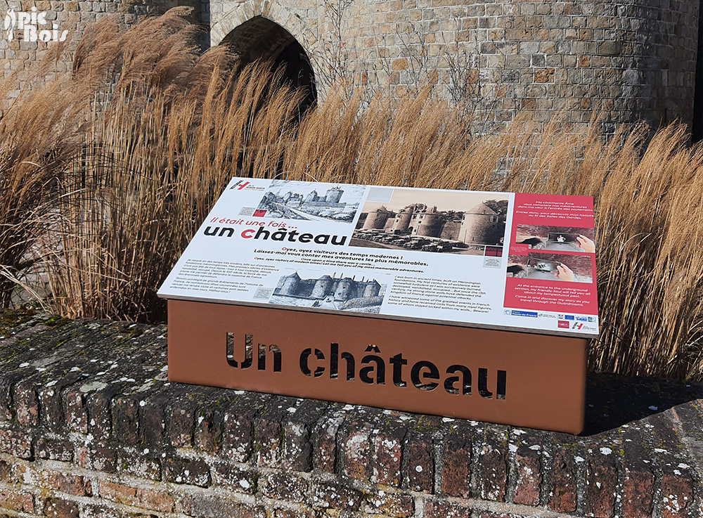 Signalétique touristique | Table de lecture du château de Péronne