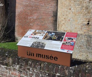 Signalétique touristique | Table de lecture du musée de l'Historial de la Grande Guerre