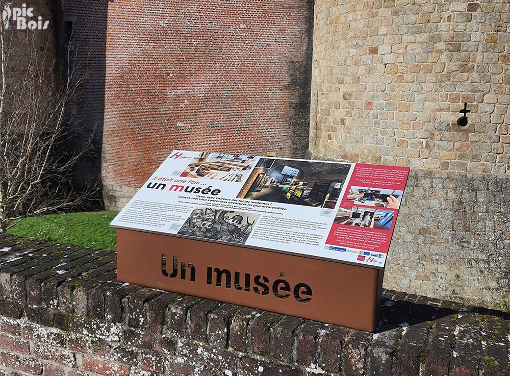 Signalétique touristique | Table de lecture du musée de l'Historial de la Grande Guerre