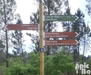 Signalétique camping | Directionnels piétons - Center Parcs Les Landes de Gascogne - 47
