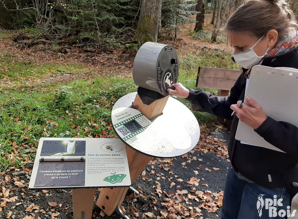 Signalétique touristique | Parcours sensoriel - Borne chauve-souris - Vic le Vicomte (63)