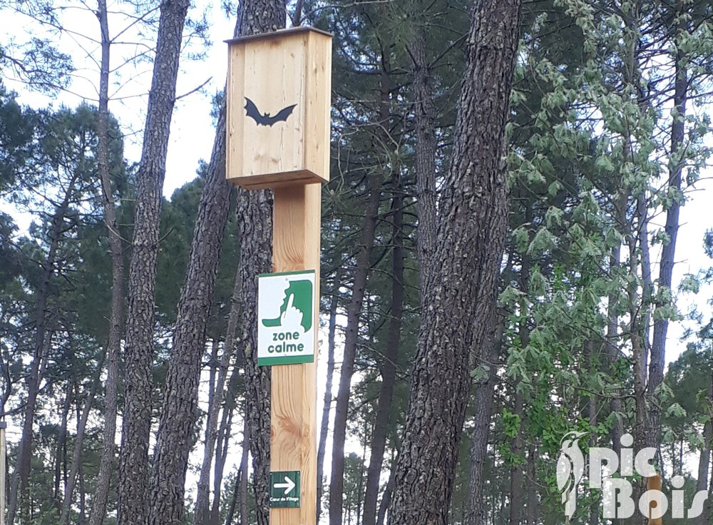 Signalétique camping | Hôtel à insectes - abri chauves souris - Center Parcs Les Landes de Gascogne - 47