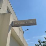 Enseigne murale – Drapeau accueil