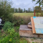 Table de lecture – Livres empilés