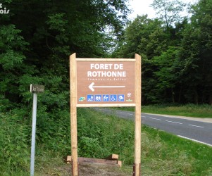 01-belley-panneaux-d-information-en-bois-accueil-rothonne.jpg Signalétique touristique - Panneau d'information - Accueil forêt - Fabrication PIC BOIS