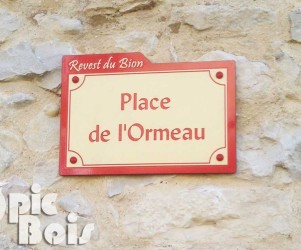 Signalétique touristique - Plaque de rue - Signalisation place - Fabrication PIC BOIS