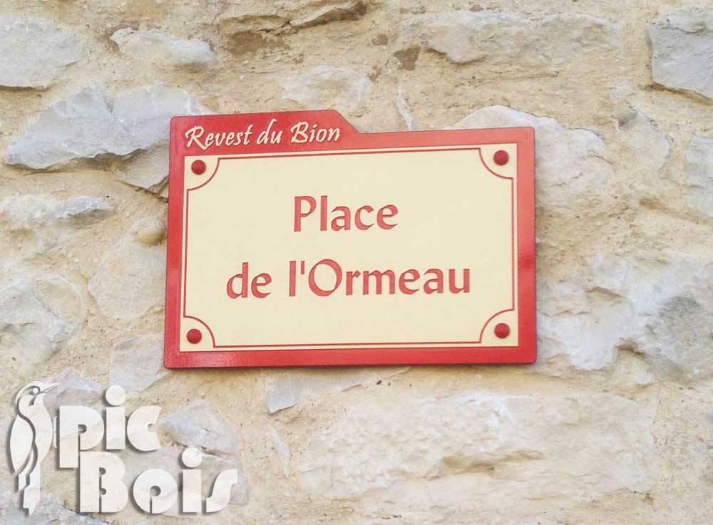 Signalétique touristique - Plaque de rue - Signalisation place - Fabrication PIC BOIS