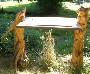 Signalétique touristique - Table de lecture - Table pieds sculptés - Fabrication PIC BOIS