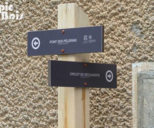 12-aveyron-fleches-directionnelles-directionnel.jpg Signalétique touristique - Directionnel sentier - GR 65 - Fabrication PIC BOIS