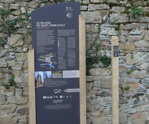 Signalétique touristique - Totem - Parcours découverte village - Fabrication PIC BOIS