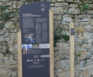 12-aveyron-panneaux-d-information-en-bois-parcours-decouverte-village.jpg Signalétique touristique - Totem - Parcours découverte village - Fabrication PIC BOIS