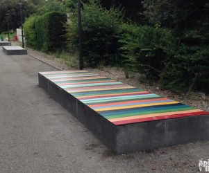 Signalétique touristique - Banc - Banquettes multicolores - Fabrication PIC BOIS