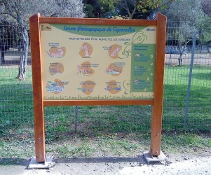 13-martigues-panneaux-d-information-en-bois-panneau-d-accueil-ferme-pedagogique-avec-consignes.jpg Signalétique touristique - Panneau d'information - La ferme - Fabrication PIC BOIS