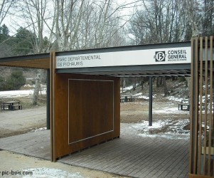 13-pichauris-portiques-d-entrees-de-zones-abri.jpg Signalétique touristique - Panneau de circulation - Abri parc - Fabrication PIC BOIS