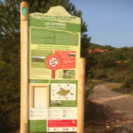 Panneau d’information – Poteau gravé