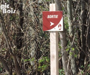 19-pnr-de-millevaches-en-limousin-fleches-directionnelles-sortie.jpg Signalétique touristique - Directionnel sentier - Sortie du parc - Fabrication PIC BOIS
