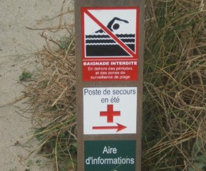 29-plomeur-balises-reglementation-baignade-interdite.jpg Signalétique touristique - Balisage - Baignade interdite - Fabrication PIC BOIS