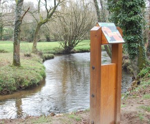 Signalétique touristique - Mobilier interactif - Trièdre rivière - Fabrication PIC BOIS