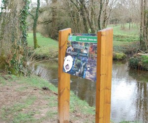 Signalétique touristique - Mobilier interactif - La loutre - Fabrication PIC BOIS