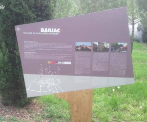 Signalétique touristique - Panneau d'information - Histoire Barjac - Fabrication PIC BOIS