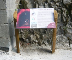 Signalétique touristique - Table de lecture - Lumière des tunnels - Fabrication PIC BOIS