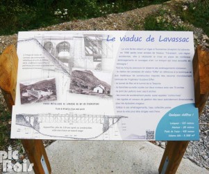 Signalétique touristique - Table de lecture - Le viaduc - Fabrication PIC BOIS