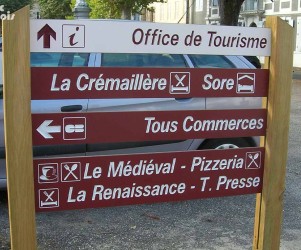 33-villandraut-signalisation-d-information-locale-commerces.jpg Signalétique touristique - SIL - Signalétique intercommunale - Fabrication PIC BOIS