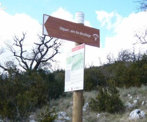 Signalétique touristique - Directionnel sentier - Parachutisme - Fabrication PIC BOIS