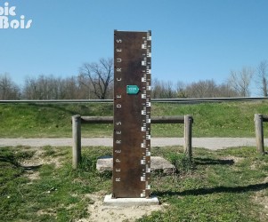 Signalétique touristique - Totem - Repère de crue - Fabrication PIC BOIS