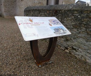 Signalétique touristique - Table de lecture -  Château delphinal - Fabrication PIC BOIS