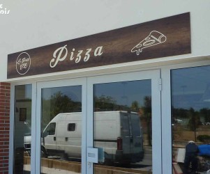 Signalétique touristique - Enseigne murale - Enseigne pizza - Fabrication PIC BOIS