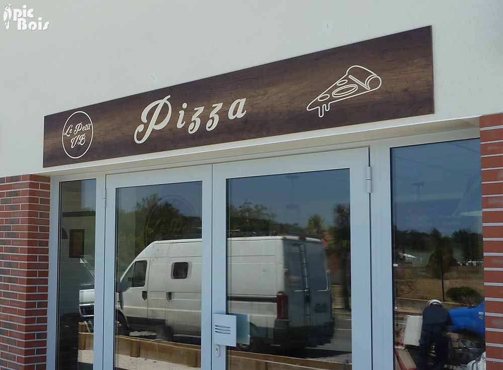Signalétique touristique - Enseigne murale - Enseigne pizza - Fabrication PIC BOIS