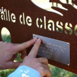 Plaque thématique – Plaque de braille