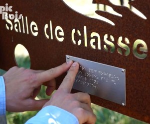 Signalétique touristique - Plaque thématique - Plaque de braille - Fabrication PIC BOIS