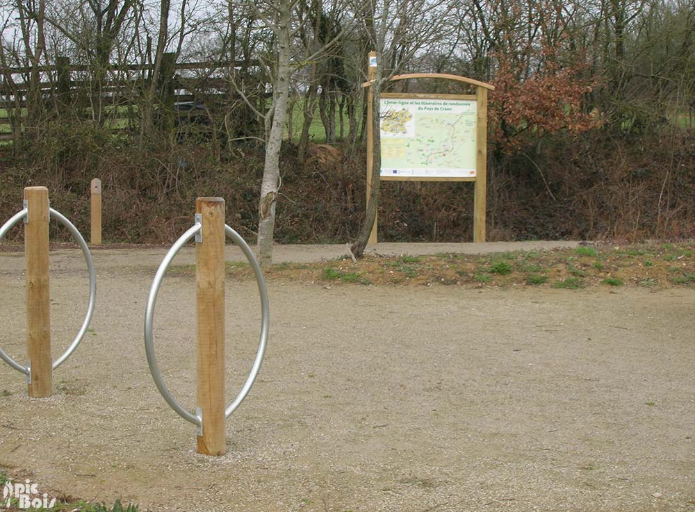 Signalétique touristique - Porte-vélos - Bois et métal - Fabrication PIC BOIS