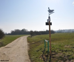 Signalétique touristique - Directionnel sentier - Découpe oiseau - Fabrication PIC BOIS